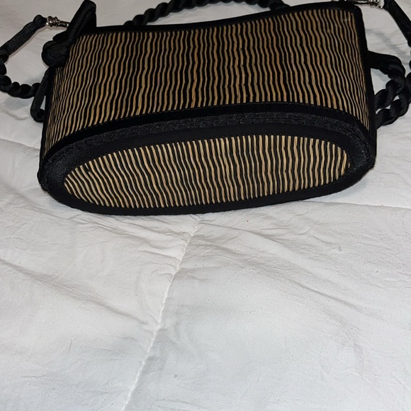 Baskets of Cambodia NWOT! Small basket bag with removable straps. - Picture 4 of 5